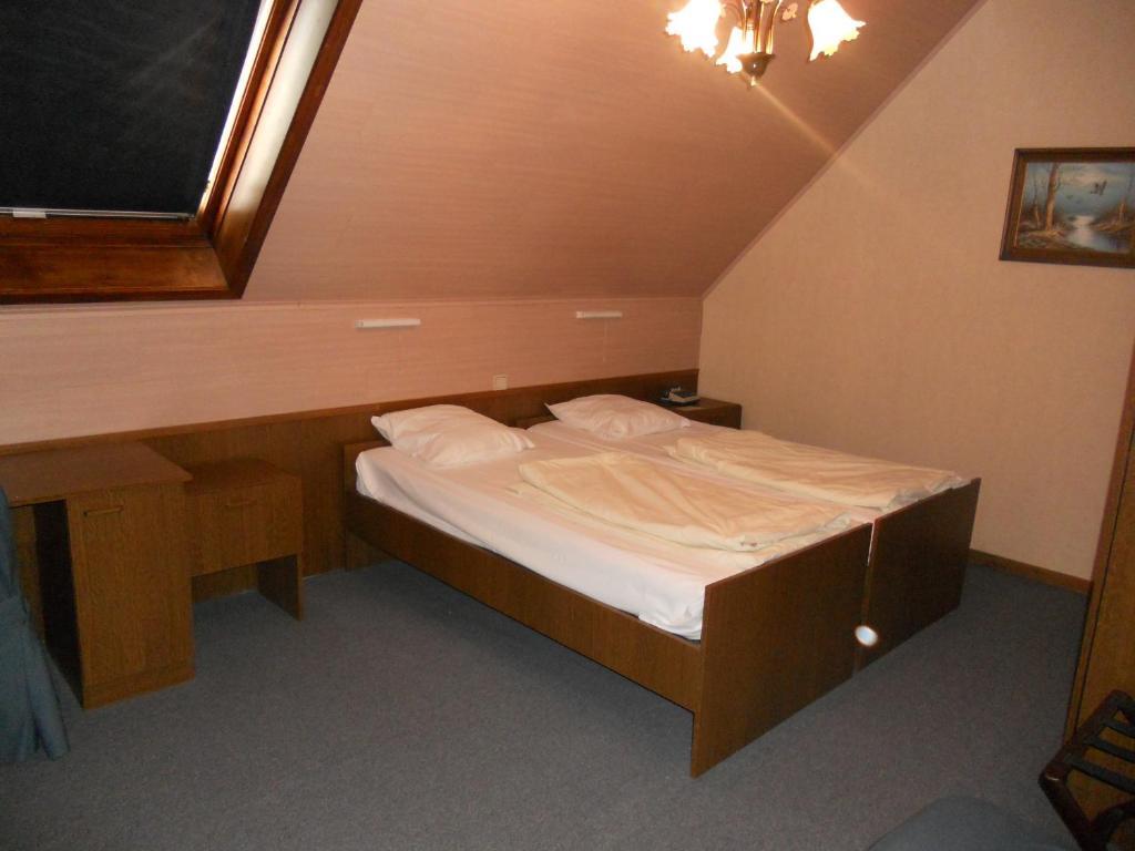 Hotel Ten Putte Gistel Zimmer foto